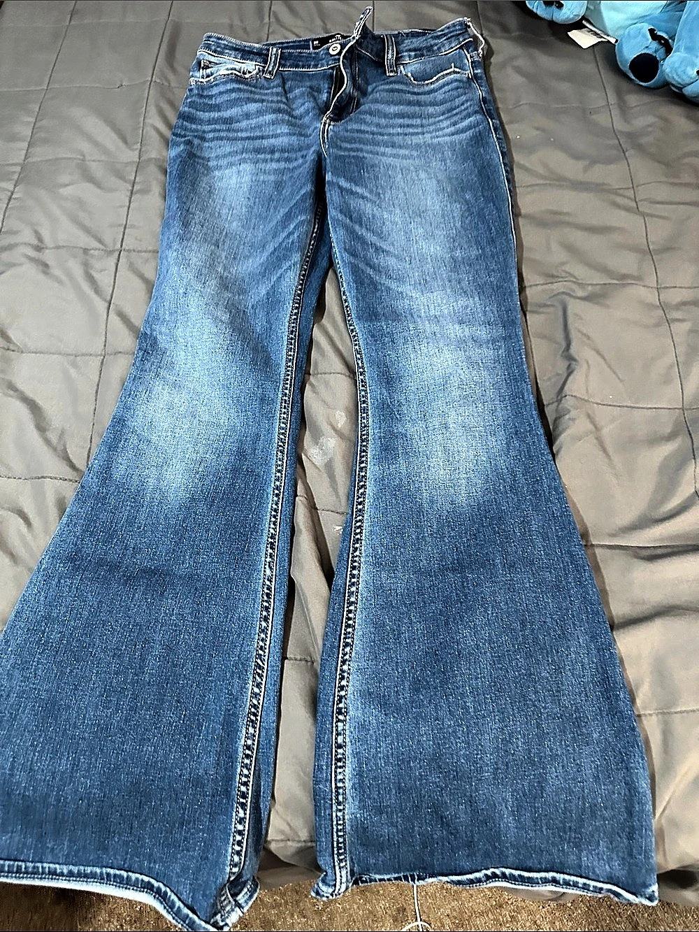 Hollister High-Rise Flare in Blue Waist 29